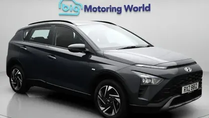 Usado Hyundai Bayon SE 101 HP (74 kW) 2023 Cinzento SUV