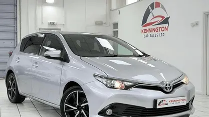 Used Toyota Auris Design 112 HP (82 kW) 2017 Silver Hatchback
