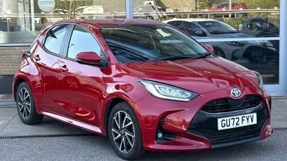 Begagnad Toyota Yaris Hybrid Design 116 HK (85 kW) 2026 Halvkombi
