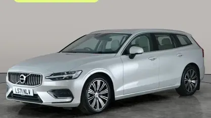 Usado Volvo V60 Inscription 250 CV (183 kW) 2021 Dorado Familiar