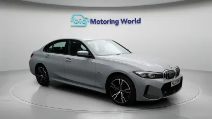 Begagnad BMW 330e M Sport 292 HK (214 kW) 2023 Grå Sedan
