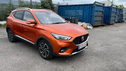 Używany MG ZS Exclusive 106 KM (77 kW) 2023 Pomarańczowy SUV