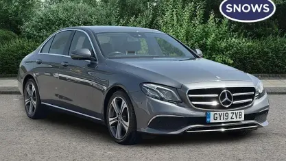 Usado Mercedes E220 SE 194 HP (142 kW) 2019 Cinzento Sedan