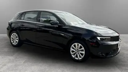 Used Vauxhall Astra Design Edition 131 HP (96 kW) 2023 Black Hatchback
