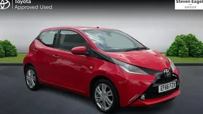 Used Toyota Aygo x-press 69 HP (50 kW) 2016 Red Hatchback
