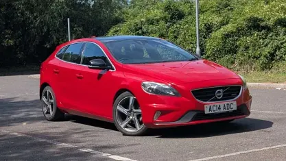 Used Volvo V40 R-Design 114 HP (83 kW) 2014 Red Hatchback