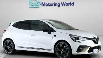 Used Renault Clio Engineered 145 HP (106 kW) 2023 White Hatchback