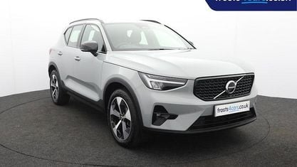 Usado Volvo XC40 Plus 197 CV (144 kW) 2025 Gris SUV