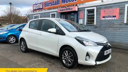 Used Toyota Yaris 99 HP (72 kW) 2015 White Hatchback