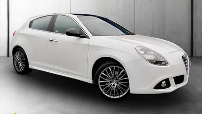 White/black Used 2015 Alfa Romeo Giulietta Hatchback | £6,895 (Fair price)