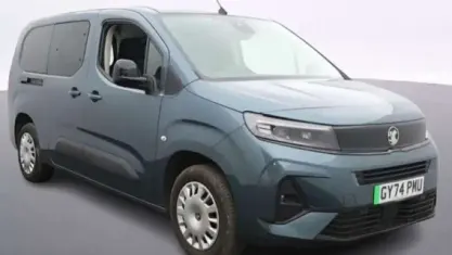 Käytetty Vauxhall Combo Design Edition 100 kW (136 HP) 2026 Tila-auto