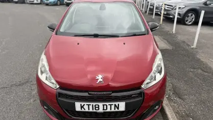 Used Peugeot 208 GT-line 99 HP (72 kW) 2018 Red Hatchback