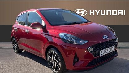 Używany Hyundai i10 Premium 84 KM (61 kW) 2023 Czerwony Hatchback
