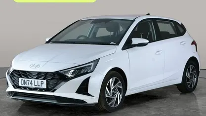 Used Hyundai i20 Advanced 101 HP (74 kW) 2024 White Hatchback