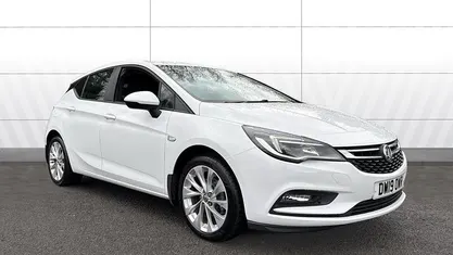 White Used 2019 Vauxhall Astra Design Edition Hatchback | £7,825 (Fair price)