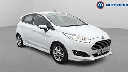 Used Ford Fiesta Zetec 101 HP (74 kW) 2016 White Hatchback