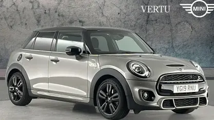 Usado Mini Cooper S Comfort 192 HP (141 kW) 2019 Prateado Citadino