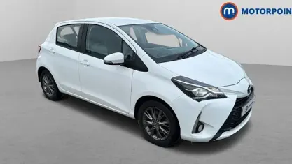 Used Toyota Yaris 111 HP (81 kW) 2019 White Hatchback