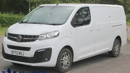 Usado Vauxhall Vivaro Sportive 101 HP (74 kW) 2022 Branco Monovolume