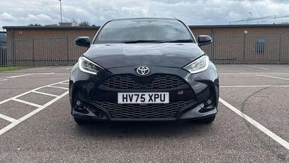 Używany Toyota Yaris Hybrid Sport 131 KM (96 kW) 2025 Czarny Hatchback