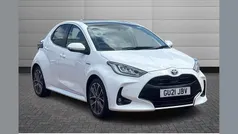 Pure white Used 2021 Toyota Yaris Hybrid Hatchback | £17,801 (Fair price)