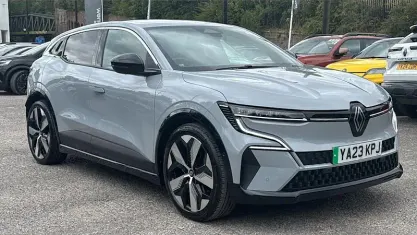Used Renault Megane E-Tech Techno 160 kW (218 HP) 2023 Ceramic grey  Hatchback