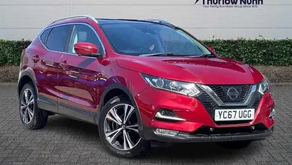Used Nissan Qashqai N-Connecta 116 HP (85 kW) 2017 Red SUV