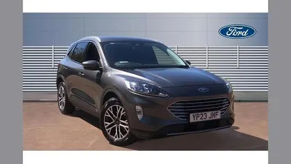 Begagnad Ford Kuga Titanium 150 HK (110 kW) 2023 Grå SUV