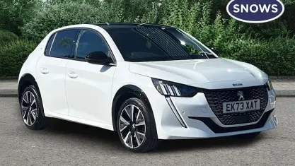 Gebraucht Peugeot 208 GT 102 PS (75 kW) 2023 Weiß Kleinwagen