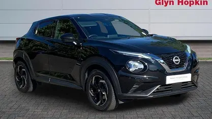 Begagnad Nissan Juke N-Connecta 114 HK (83 kW) 2023 Svart SUV