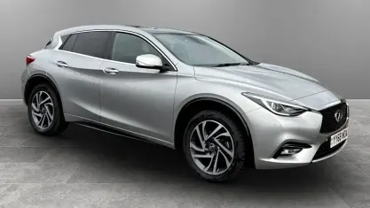 Used Infiniti Q30 Luxe 122 HP (89 kW) 2018 Silver Hatchback