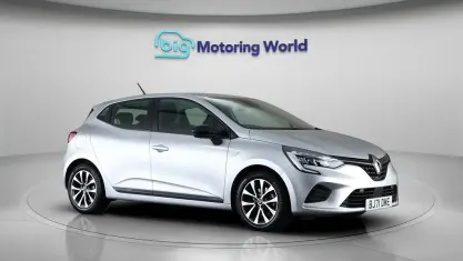 Used Renault Clio Iconic 140 HP (102 kW) 2021 Silver Hatchback