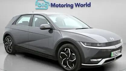 Begagnad Hyundai Ioniq SE 125 kW (170 HK) 2023 Grå Halvkombi