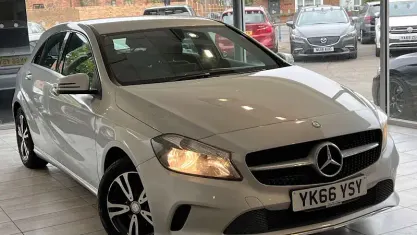 Używany Mercedes A180 SE 109 KM (80 kW) 2018 Hatchback