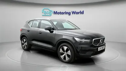 Second-hand Volvo XC40 Core 211 CP (155 kW) 2021 Negru SUV