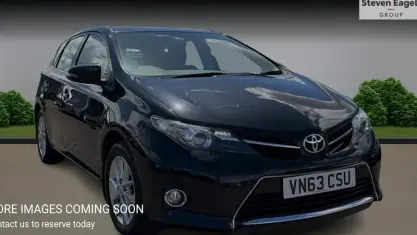 Used Toyota Auris 132 HP (97 kW) 2014 Hatchback