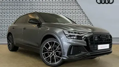Begagnad Audi Q8 Advanced 286 HK (210 kW) 2023 Grå SUV
