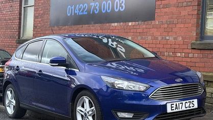 Begagnad Ford Focus Zetec 125 HK (91 kW) 2017 Blå Halvkombi