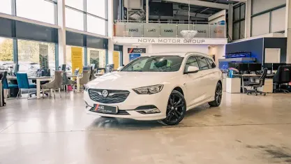 Used Vauxhall Insignia SRi 170 HP (125 kW) 2018 White Estate