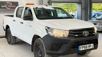 Used Toyota HiLux Active 150 HP (110 kW) 2018 White Pickup