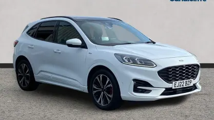 Usado Ford Kuga ST-Line X 120 HP (88 kW) 2022 Branco SUV
