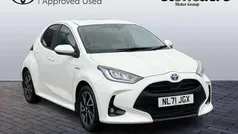 White Used 2021 Toyota Yaris Hybrid Design Hatchback | £16,000 (Fair price)