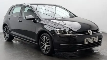 Used 2017 VW Golf VII SE Hatchback | £12,650 (Fair price)