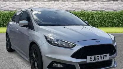 Begagnad Ford Focus ST 250 HK (183 kW) 2016 Silver Halvkombi