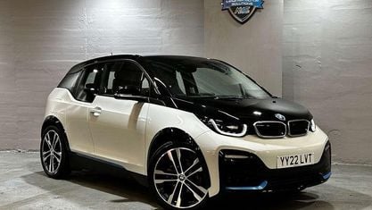 Begagnad BMW i3 Luxury Line 135 kW (184 HK) 2022 Vit Halvkombi