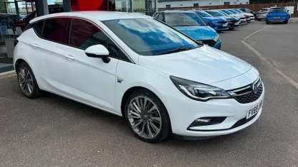 Used Vauxhall Astra S 136 HP (100 kW) 2019 White Hatchback