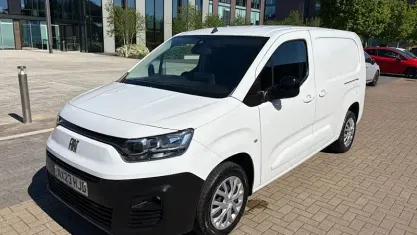 Begagnad Fiat Doblò 102 HK (75 kW) 2023 Minibuss
