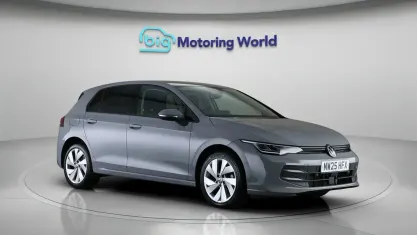 Begagnad VW Golf VIII Match 150 HK (110 kW) 2025 Grå Halvkombi