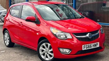 Begagnad Vauxhall Viva 75 HK (55 kW) 2016 Röd Halvkombi