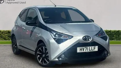Used Toyota Aygo Trend 72 HP (52 kW) 2021 Silver splash Hatchback